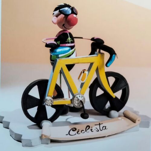 ciclista con bici - ceramica artigianale di Grottaglie